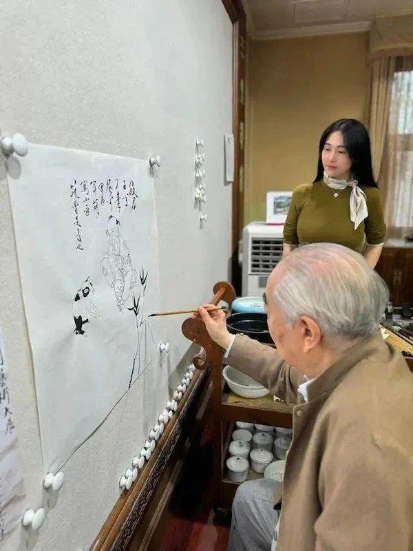 亿财配资 画家范曾通过朋友报平安，称正闭门写书，此前陷“失联”风波后，业内称其家中两拨人内斗